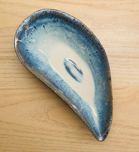 Ladda upp bild till gallerivisning, Blåmussla keramikskål