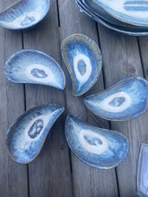 Ladda upp bild till gallerivisning, Blåmussla keramikskål