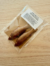 Ladda upp bild till gallerivisning, Salta sillar i choklad