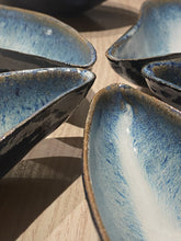 Ladda upp bild till gallerivisning, Blåmussla keramikskål