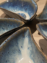 Ladda upp bild till gallerivisning, Blåmussla keramikskål