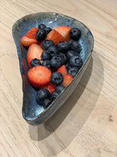 Ladda upp bild till gallerivisning, Blåmussla keramikskål