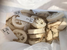 Ladda upp bild till gallerivisning, Tvålfat av loofahgurka