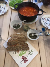 Ladda upp bild till gallerivisning, Serveringsbräda med tång